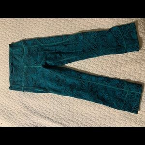 Lululemon Capri style leggings in size 4!